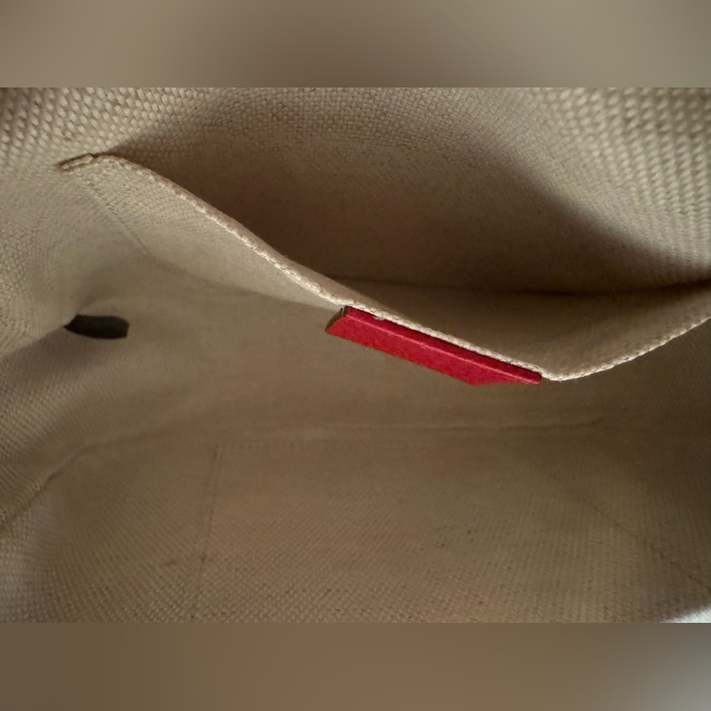 Like New Gucci Red Crossbody Leather Authentic Bag - Picture 4 of 5